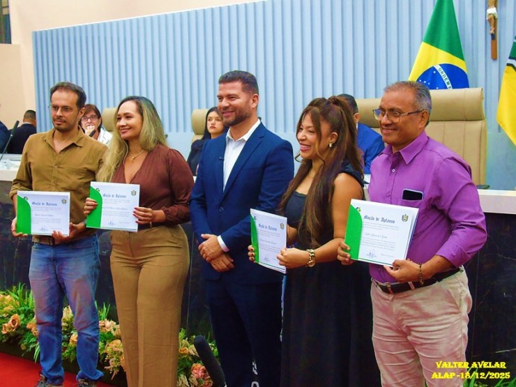 Nominalmente fui chamado para receber a honraria do Mérito Moção de Aplausos.